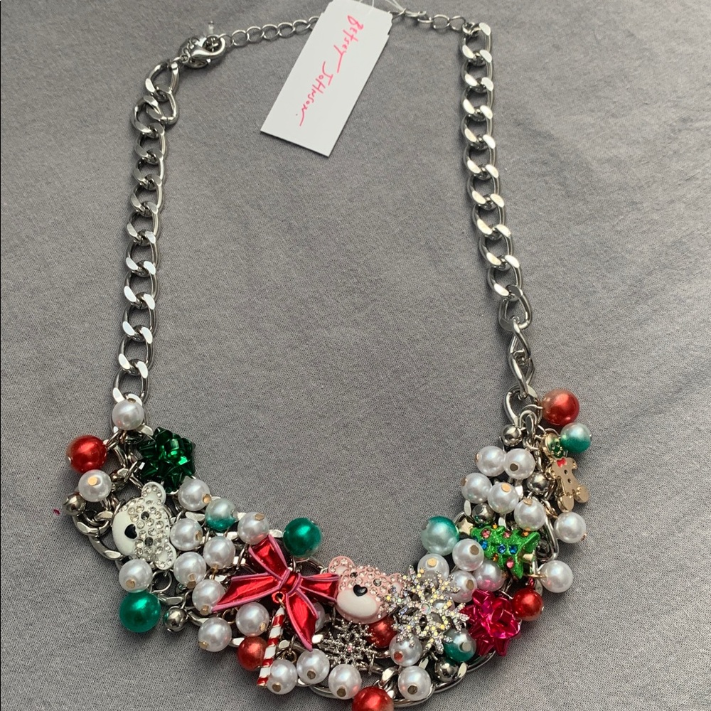 🆕- GORGEOUS Betsey Johnson Pearl Necklace with Stunning multicolored charms - Picture 12 of 12